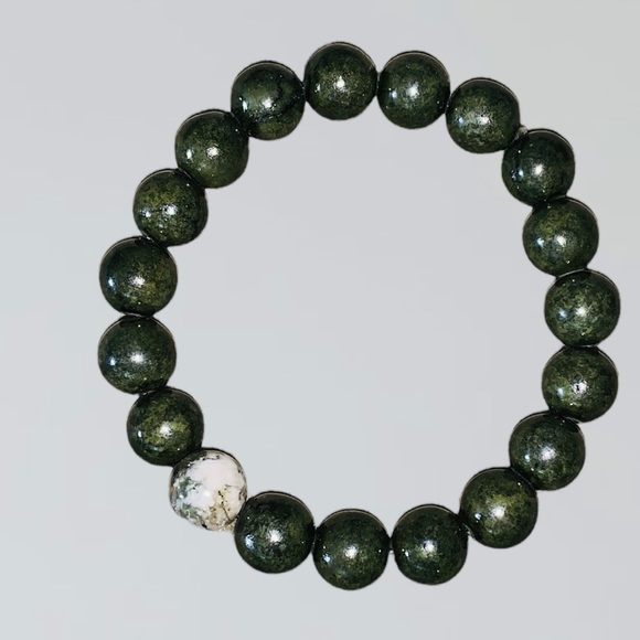Stretch Beaded Bracelet - Picture 1 of 3